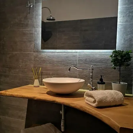 Tou Mikrou Voria * Áyios Pétros