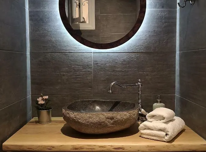 Tou Mikrou Voria Vila Áyios Pétros