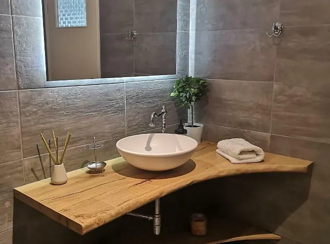 Tou Mikrou Voria * Áyios Pétros