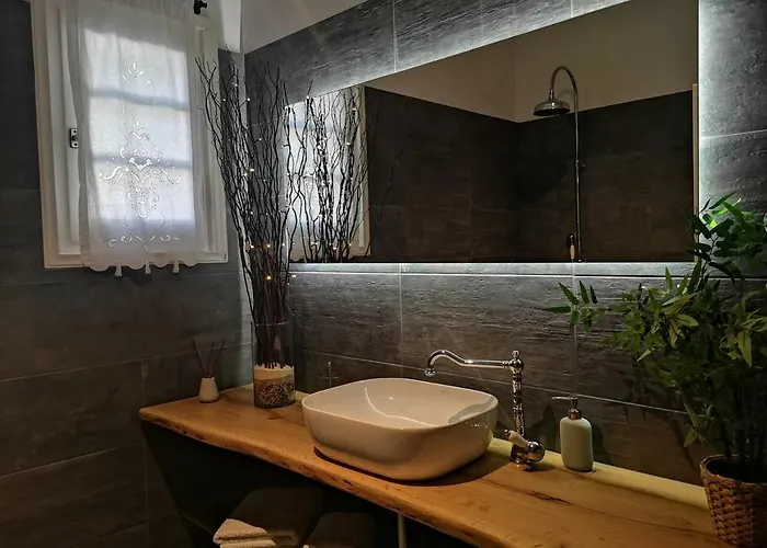 Tou Mikrou Voria * Áyios Pétros